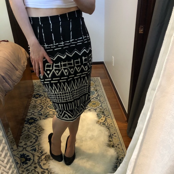 3/$25High waisted Tribal printed black white skirt - Picture 6 of 7